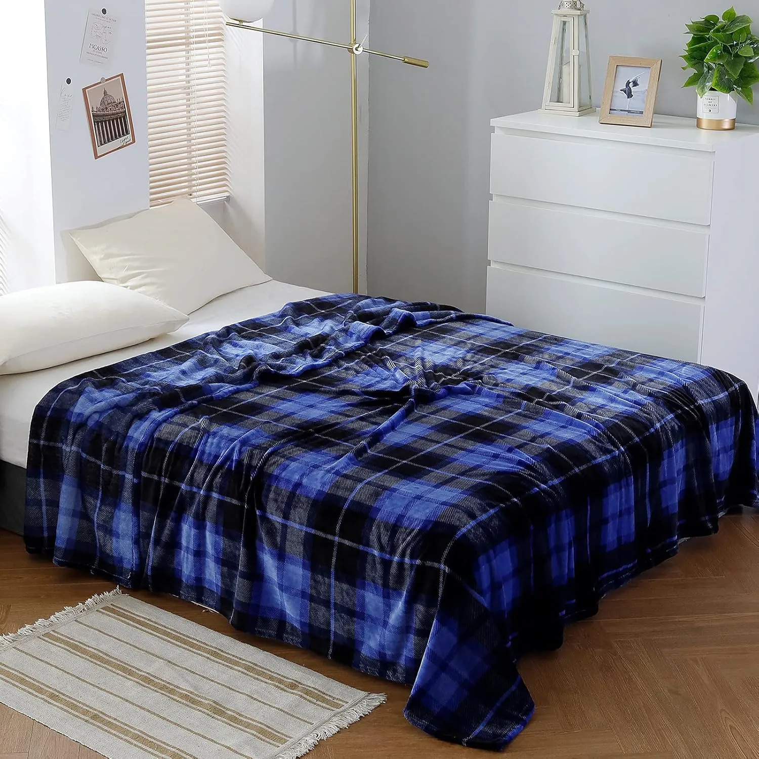 SOCHOW Flannel Fleece Throw Blanket 60 x 80 Inches, All Season Plaid Blue Blanket for Bed, Couch, Car