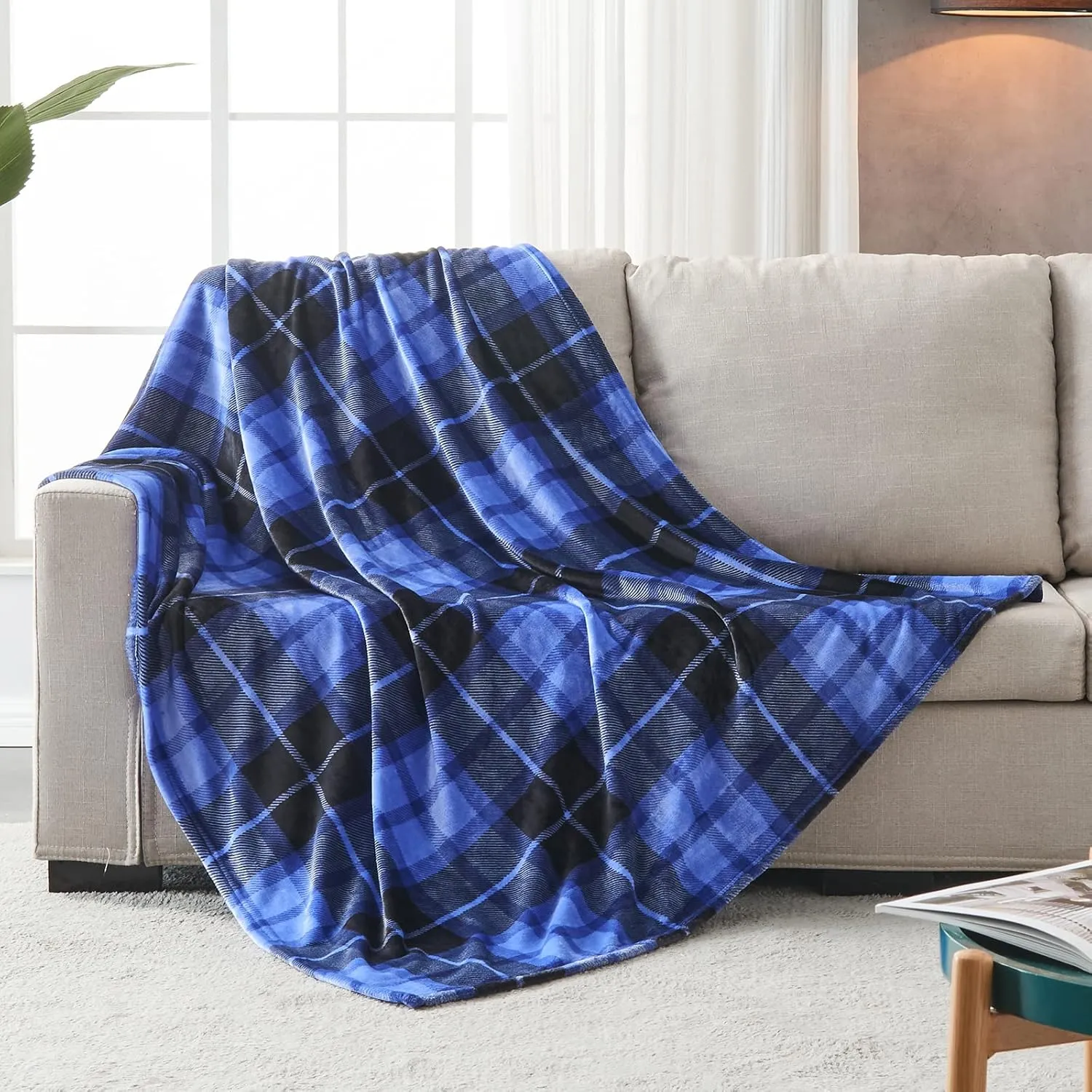 SOCHOW Flannel Fleece Throw Blanket 60 x 80 Inches, All Season Plaid Blue Blanket for Bed, Couch, Car